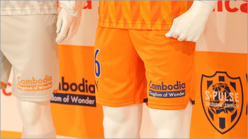 Jリーグ初の試み カンボジア応援メッセージをユニホームに掲出